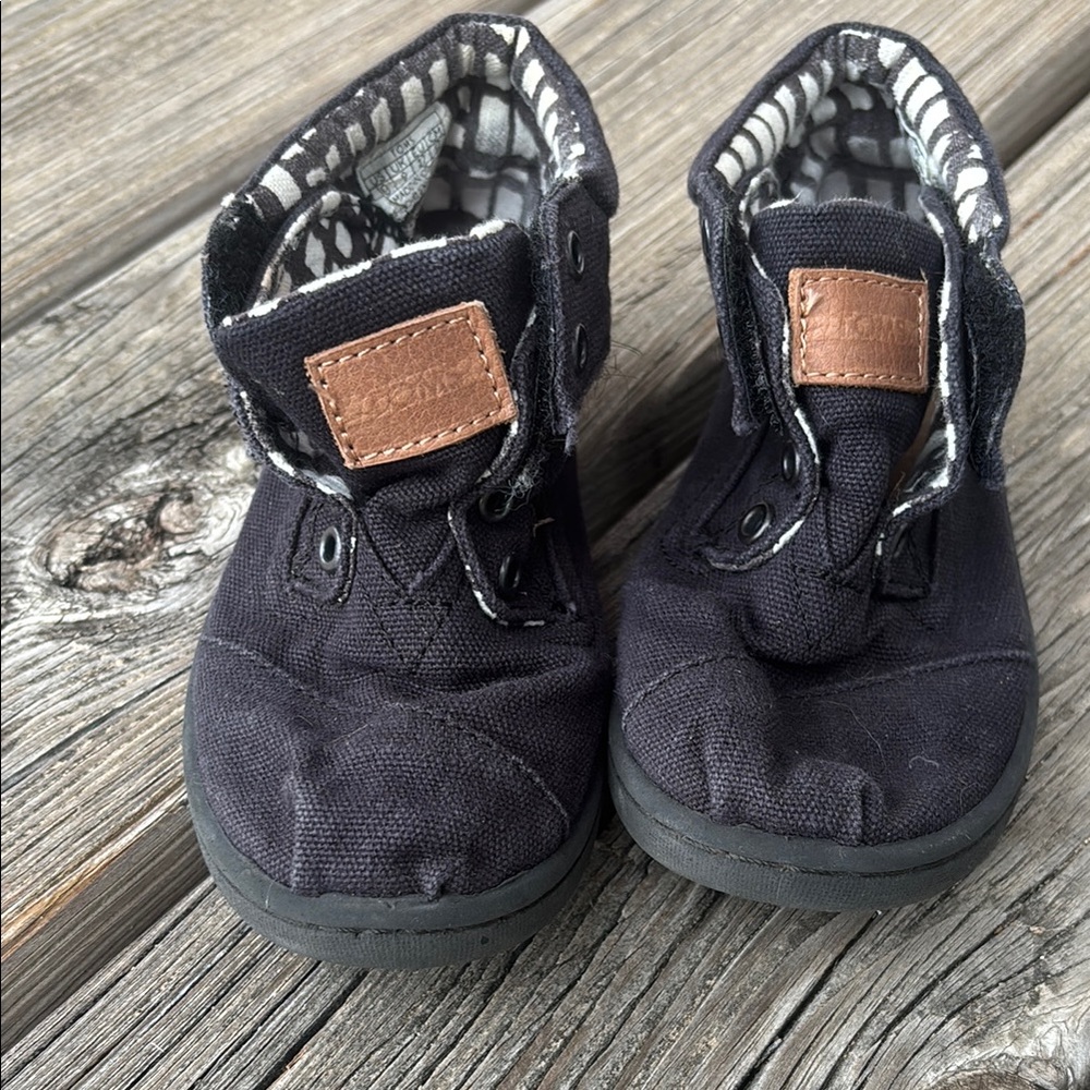 Tom’s Black Shoes